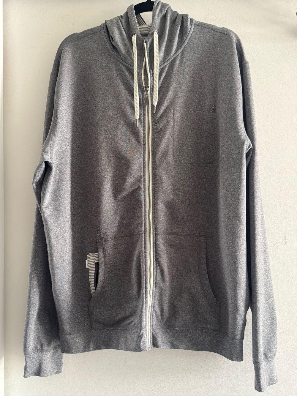 Men's Vuori Full Movement Zip-Up Hoodie Sweater with Hood and Front Pockets